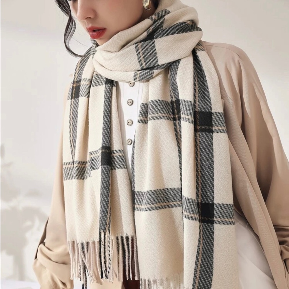 Cream scarf 🧣